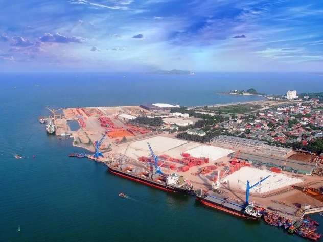 Doanh nghiệp cảng 70 năm tuổi tại Nghệ An hợp tác hãng tàu YCKY mở tuyến vận tải container trực tiếp sang Trung Quốc