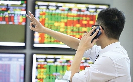 Cổ phiếu VHM, BCM và HVN leo trần, họ "FLC" tăng tốc, VN-Index vượt mốc 1.180 điểm đầu phiên