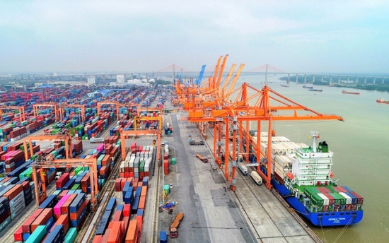 Điều gì giúp cổ phiếu cảng biển logistic vững vàng trước nhịp chỉnh của thị trường?