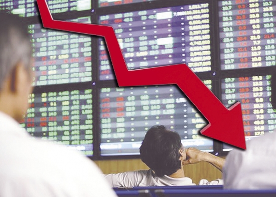 Thị trường chứng khoán (13/8): HAH tiếp tục giảm sàn, VN-Index mất mốc 1.350 điểm