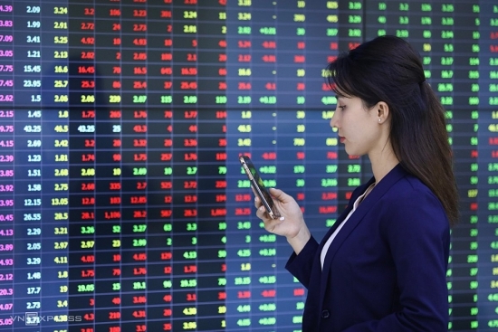 Thị trường chứng khoán (19/8): VN-Index giảm hơn 3 điểm, cổ phiếu mía đường tạo sóng